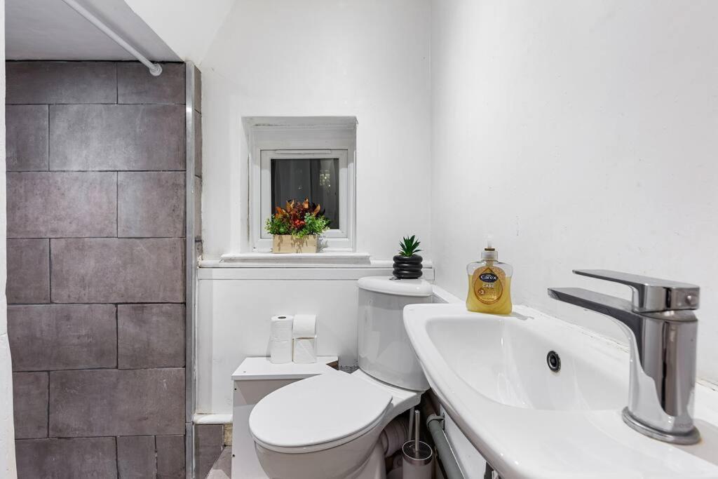Holiday Home Near Kings Cross Sleep 12 Sp7 Londres Exterior foto